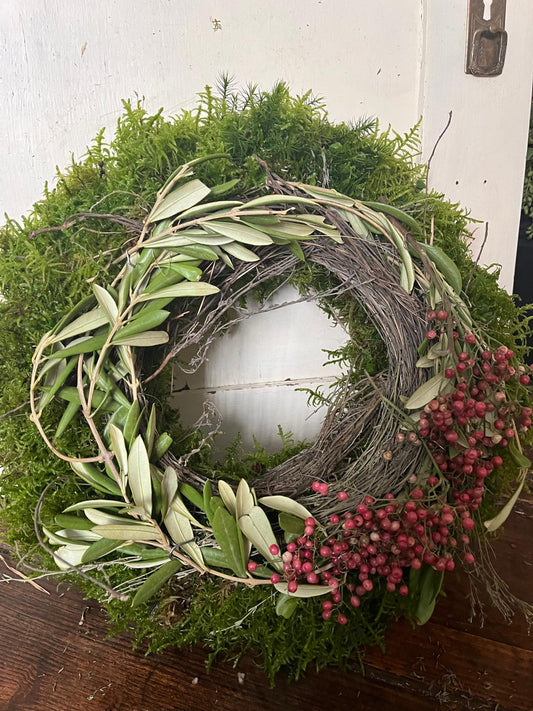 Handgemachter Mooskranz mit Thymian, Olive und rosa Pfeffer | Naturkranz für Heimdekoration | Rustikaler Türkranz