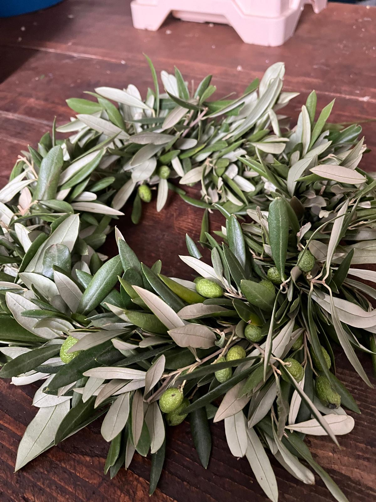 Handgemachter Olivenkranz | Mediterraner Kranz für Tür- und Wanddekoration | Natürliche Olivenblätter