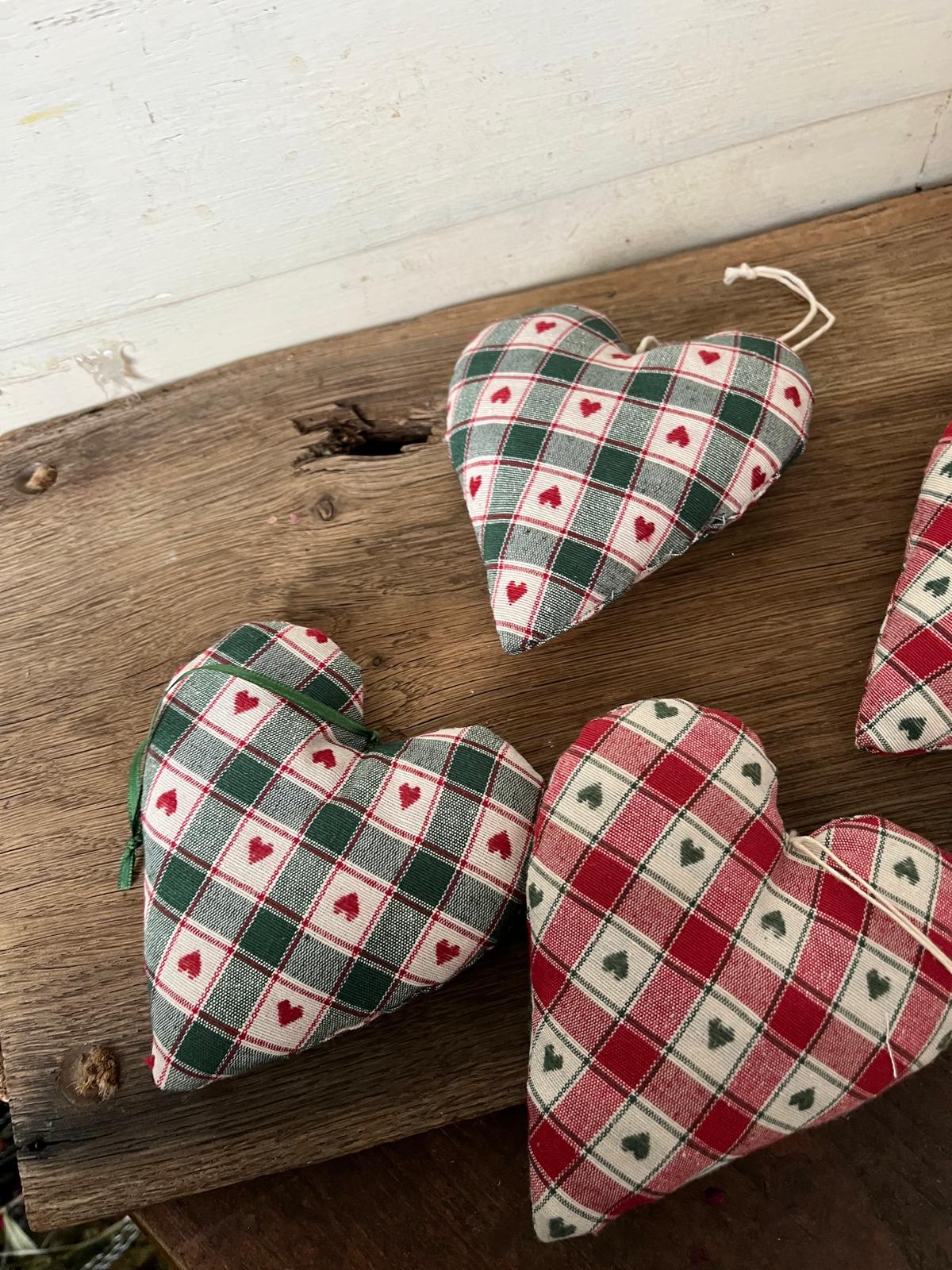 Kleine Stoffherzen zum Aufhängen – 2 Modelle, Handgemacht, ca. 11 x 13 cm