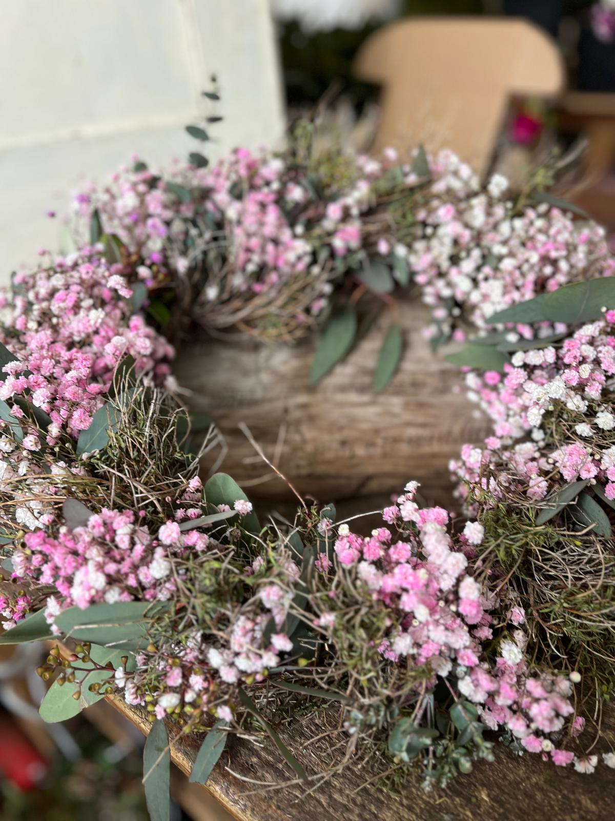 Sommerkranz aus Schleierkraut, Eukalyptus & Thymian – Handgefertigt