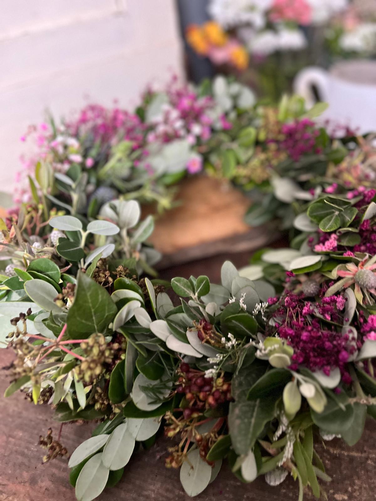 Sommerkranz mit Disteln & Blumen – Handgebunden und natürlich
