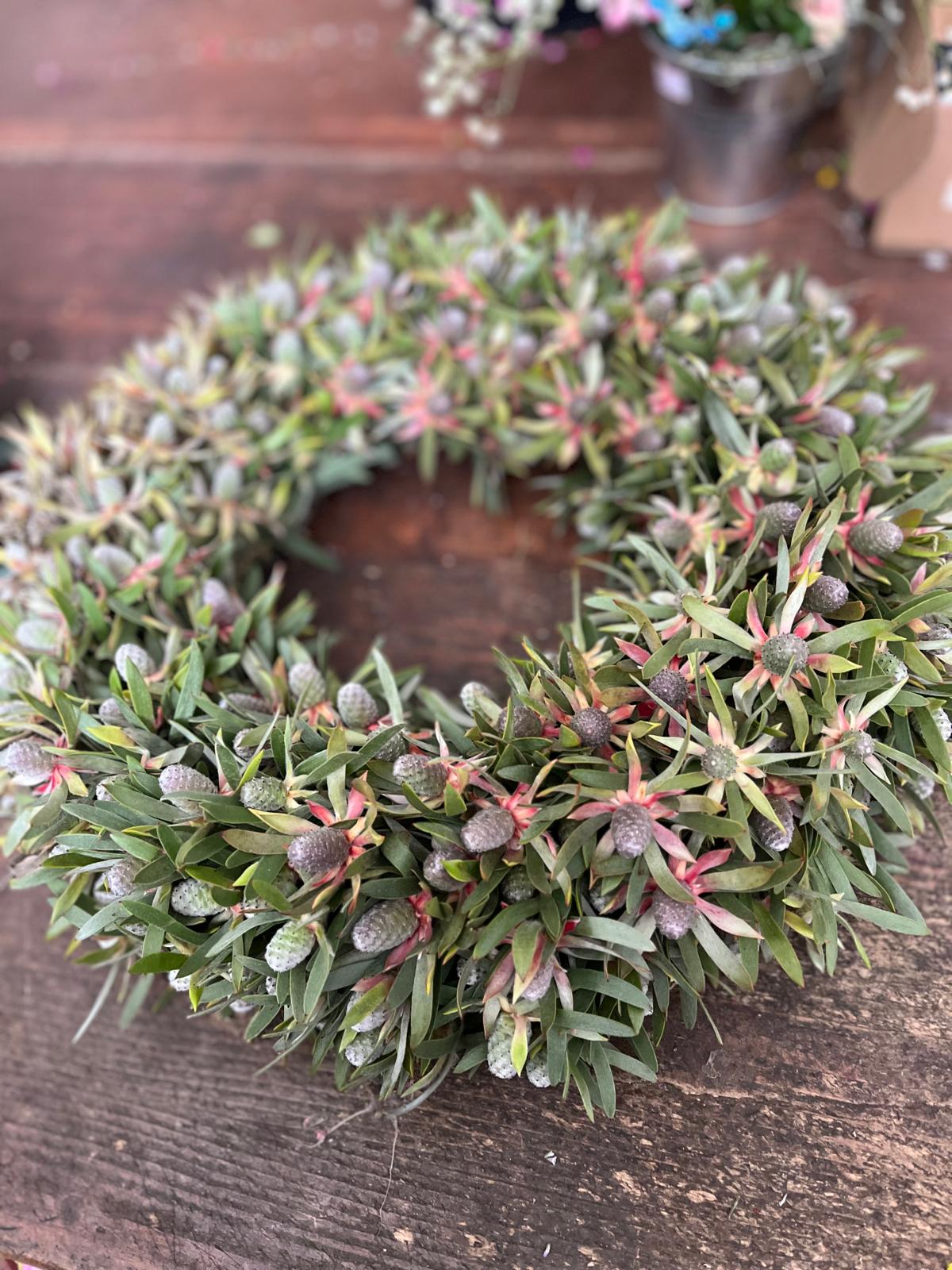 Naturkranz aus Disteln – Handgebunden & ideal als Deko