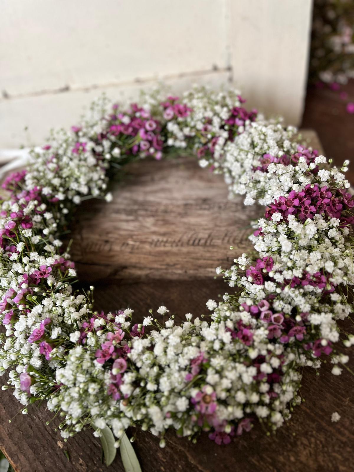 Sommerkranz mit Schleierkraut & Waxblume – Frisch gebunden, natürliche Deko