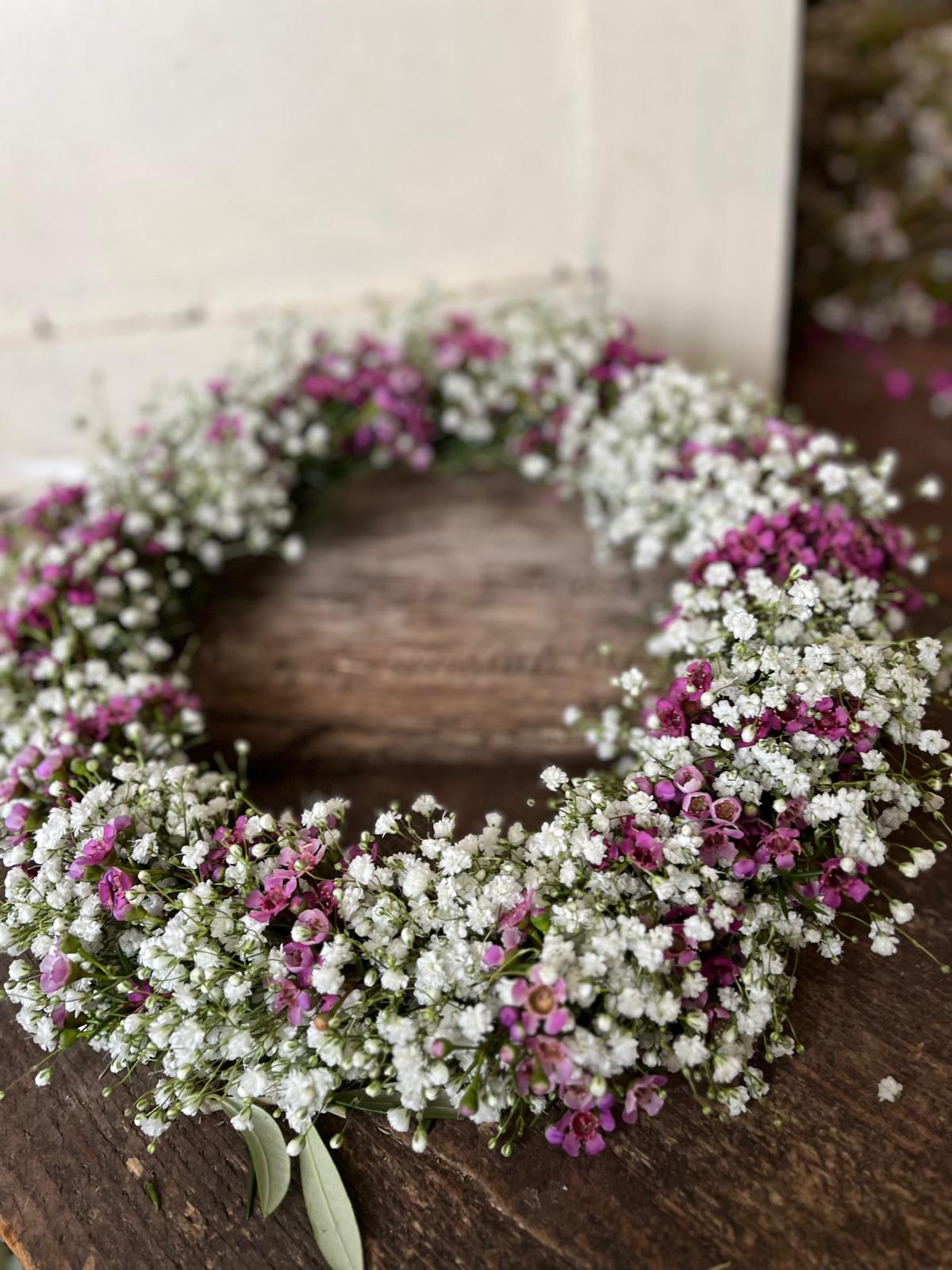 Sommerkranz mit Schleierkraut & Waxblume – Frisch gebunden, natürliche Deko