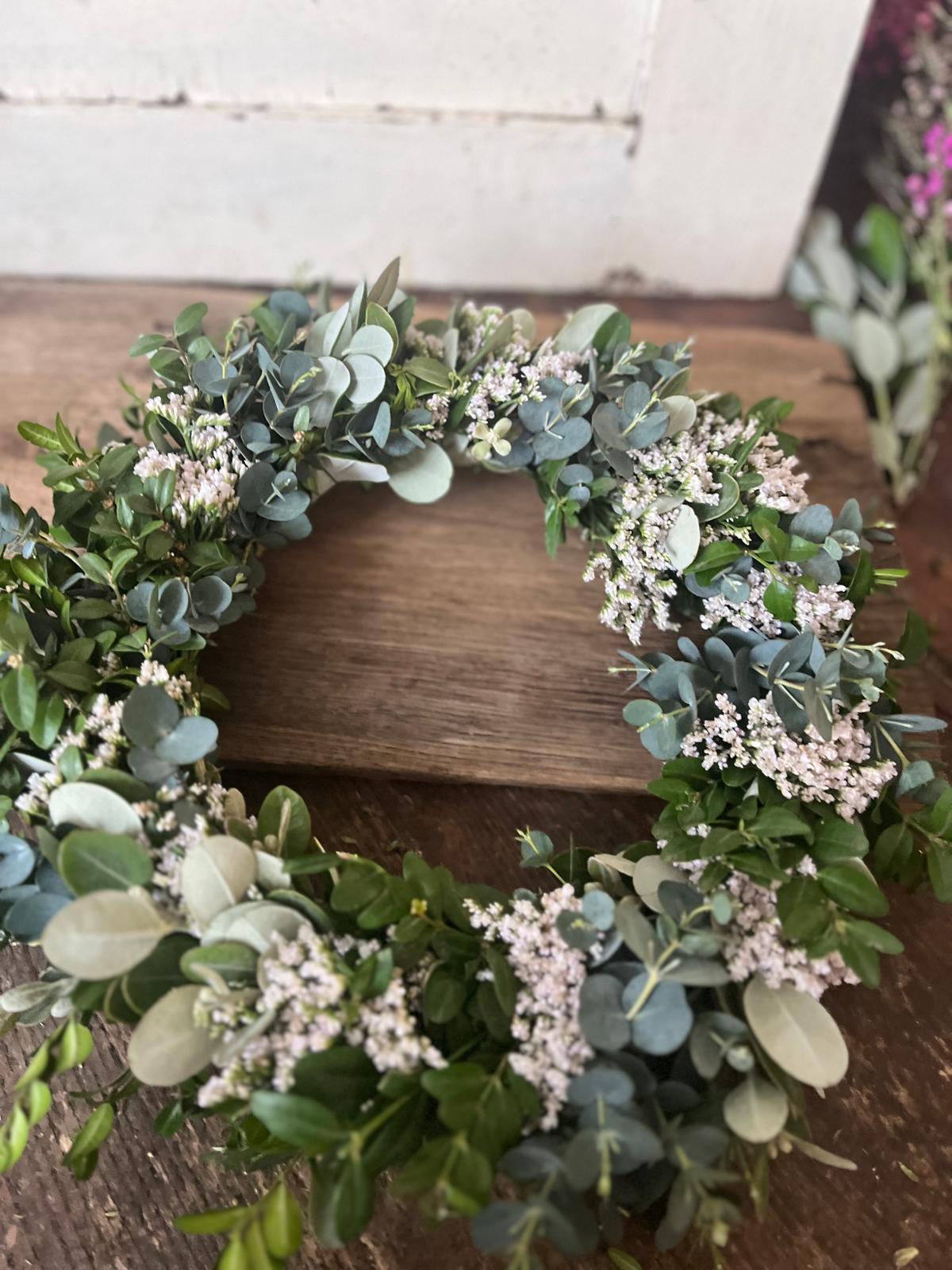 Kranz aus echten Blumen – Handgefertigt, ideal als Türkranz oder Tisch – Blumenwerkstatt