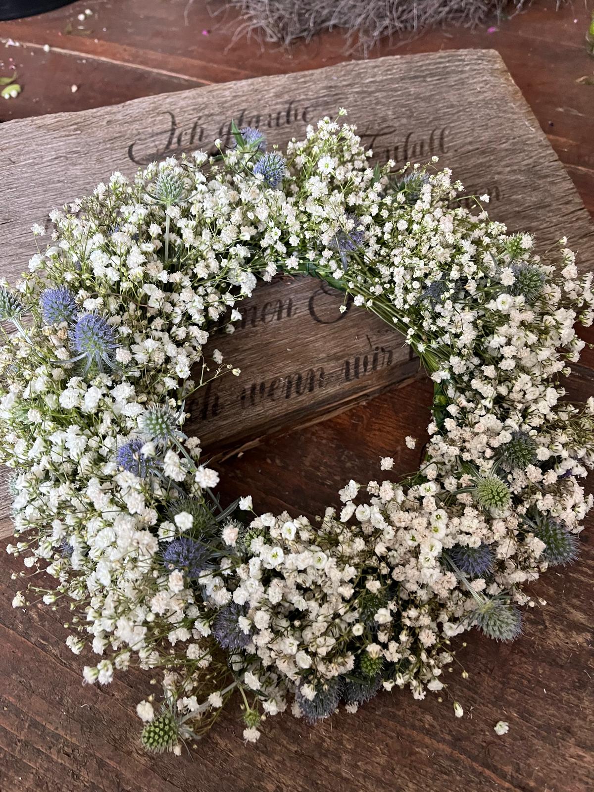 Kranz aus Schleierkraut & Disteln – Handgemachter Trockenkranz für Tür oder Tisch