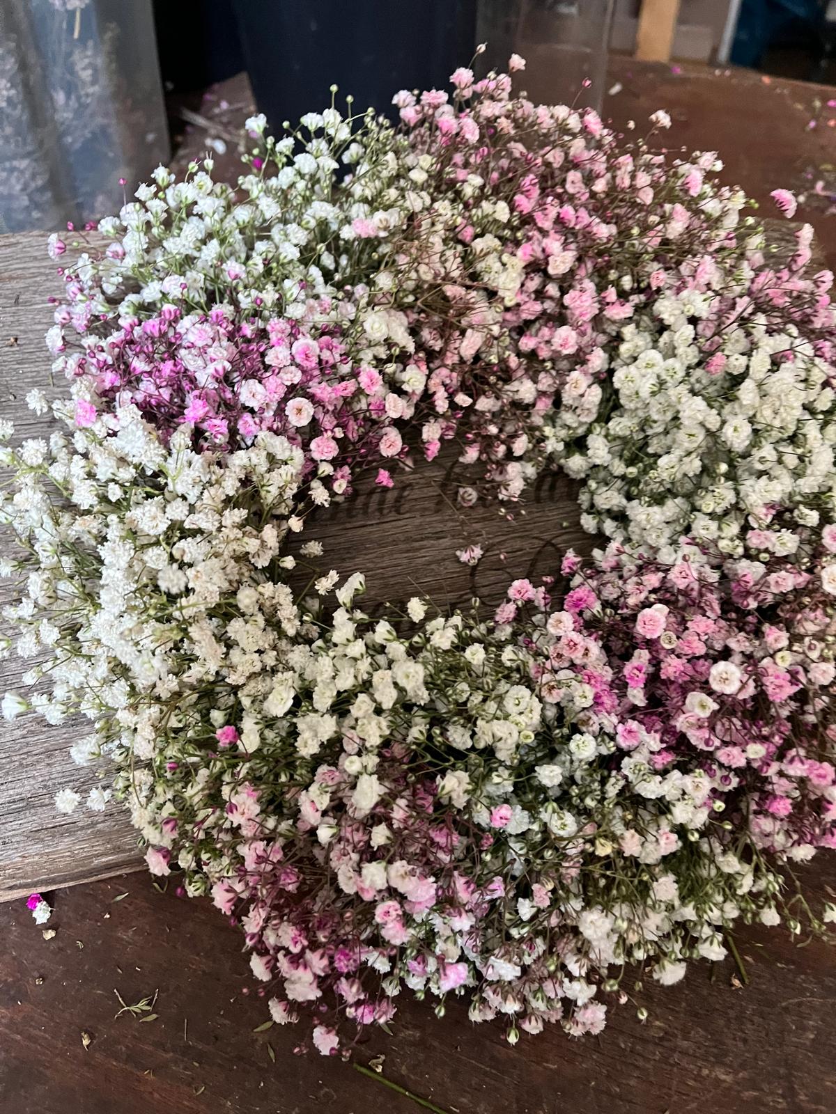 Kranz aus Schleierkraut – Zeitlose Eleganz für Tür, Wand oder Tischdeko