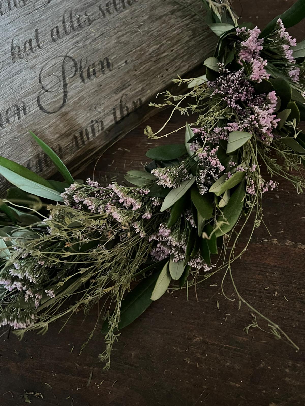 Kranz aus Thymian, Strandflieder & Olive – Handgebundener Trockenkranz – Zeitlose Naturdeko für Tür oder Tisch – Unikat