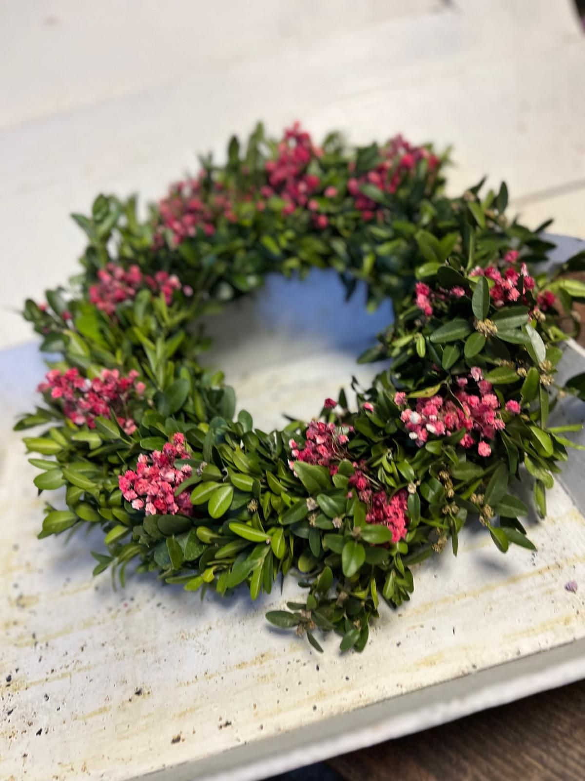 Buxkranz mit Schleierkraut – Türkranz oder Tischdeko – Handgebunden