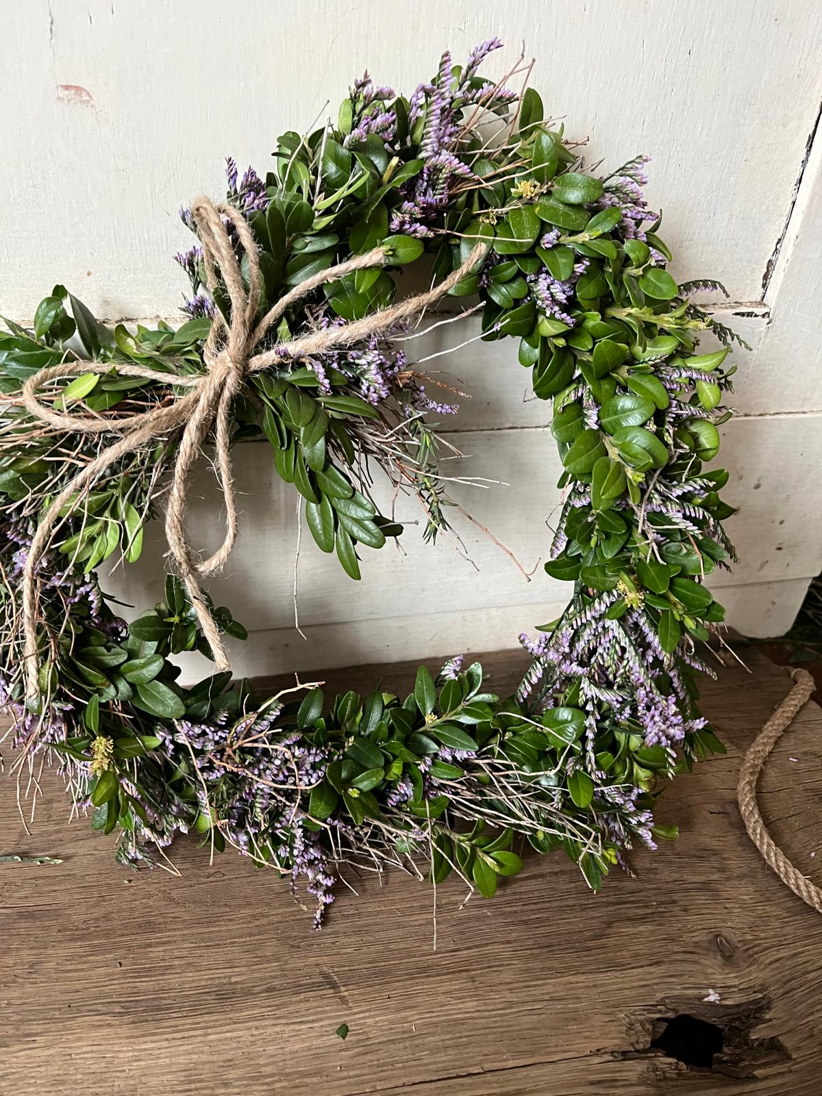 Herzkranz Muttertag – Blumenherz zum Aufhängen aus frischen Blumen mit Schleife – Trockenkranz Geschenkidee Natur Deko Handmade