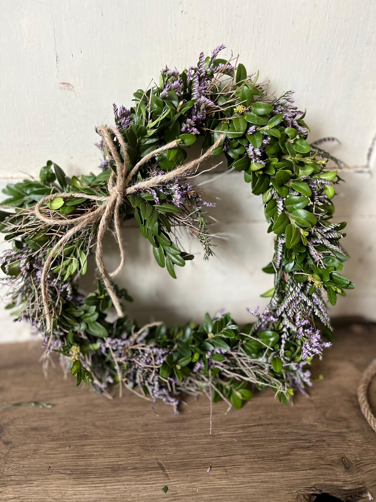 Herzkranz Muttertag – Blumenherz zum Aufhängen aus frischen Blumen mit Schleife – Trockenkranz Geschenkidee Natur Deko Handmade