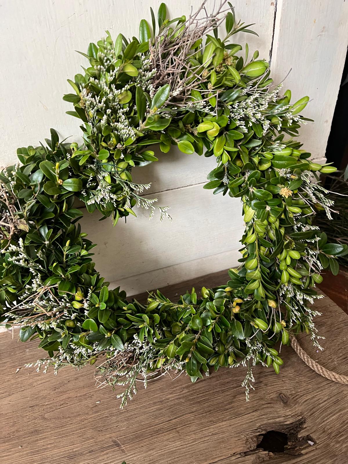 Blumenherz Herzkranz 25 cm aus frischen Blumen zum Aufhängen – Trockenblumen Herz Deko Natur Handmade Geschenk