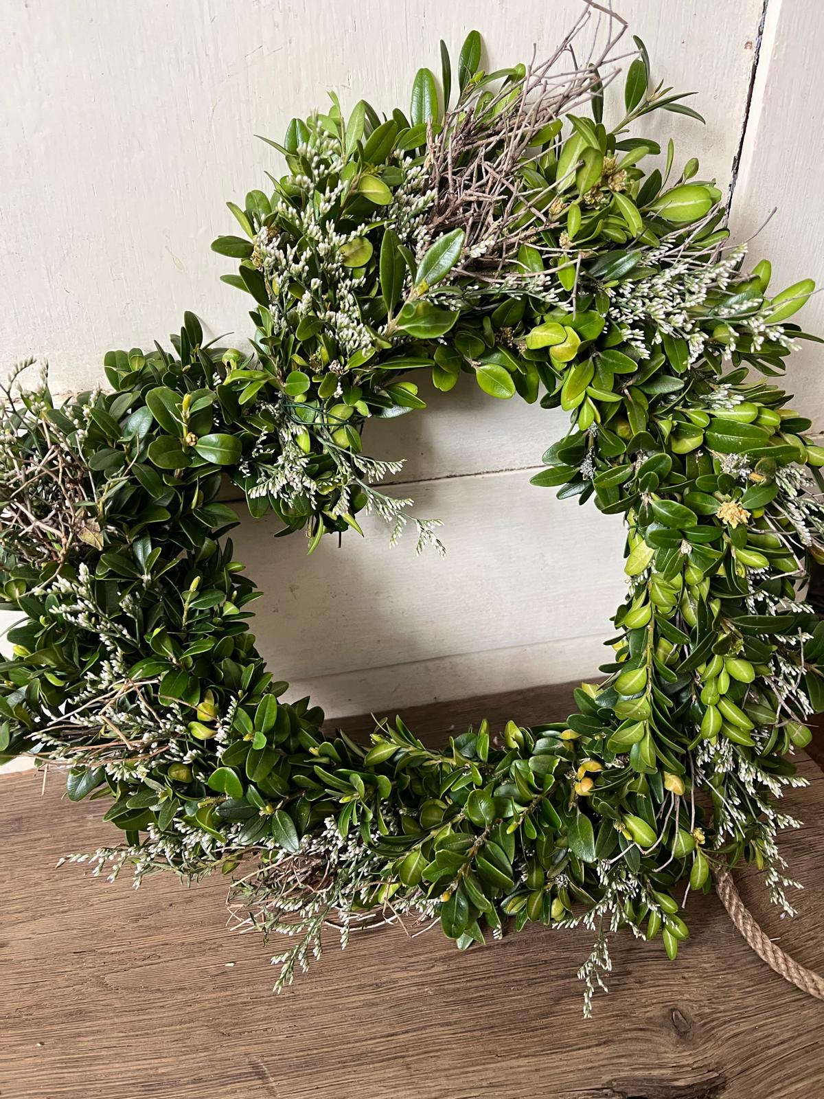 Blumenherz Herzkranz 25 cm aus frischen Blumen zum Aufhängen – Trocken – Blumenwerkstatt