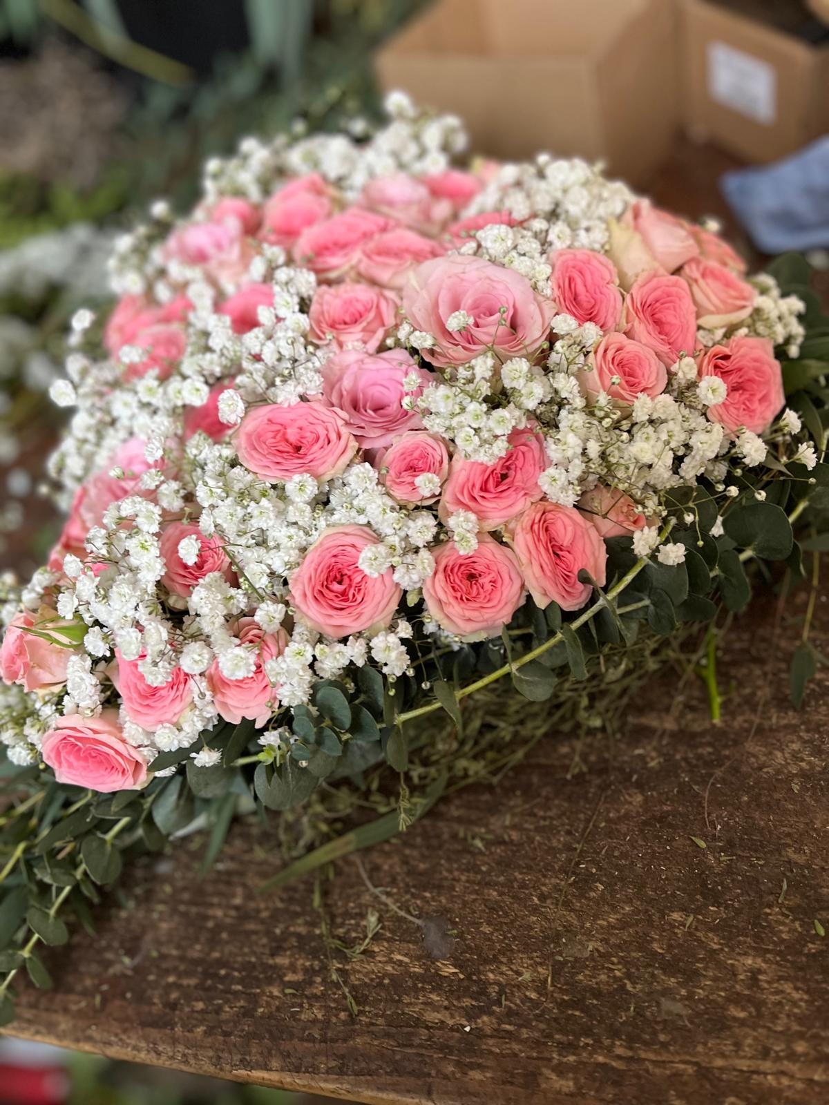 Blumenherz aus frischen Blumen – Geschenk zum Alle Anlässe – Herz gesteckt in Steckschwamm – Trockenbar Handmade Deko