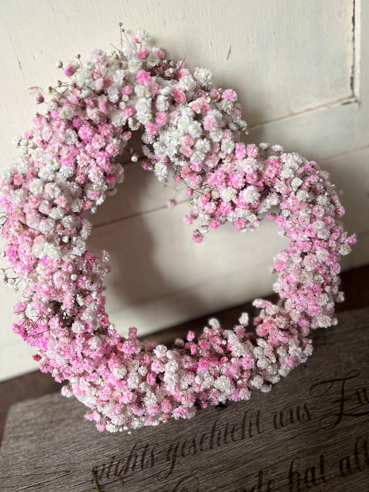 Herz aus Schleierkraut – Handgefertigte Trockenblumen-Deko zum Aufhängen 25cm