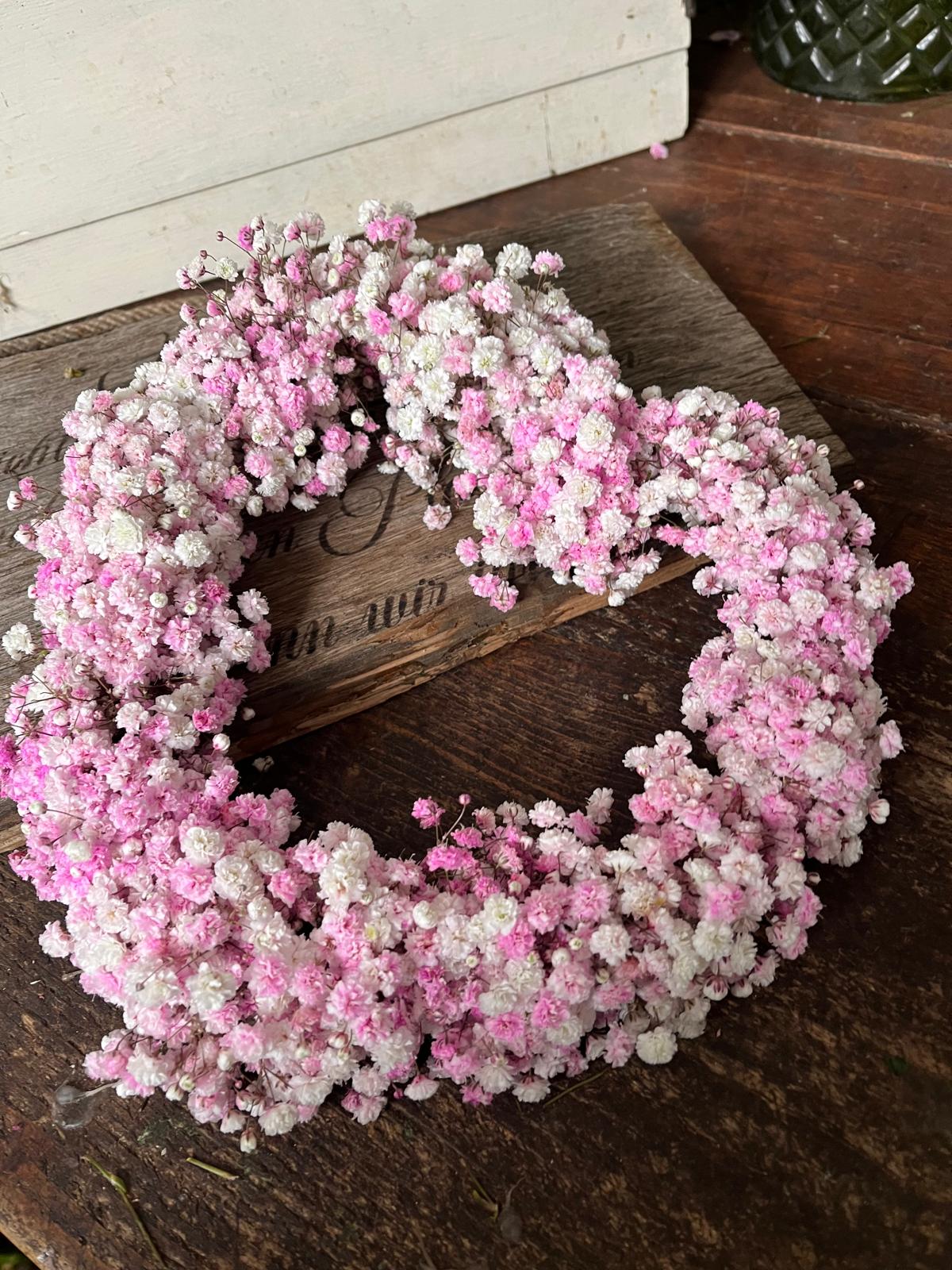 Herz aus Schleierkraut – Handgefertigte Trockenblumen-Deko zum Aufhängen 25cm