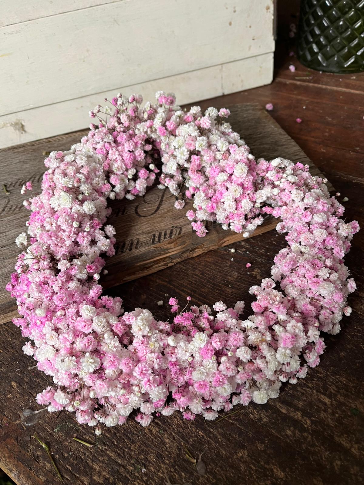 Herz aus Schleierkraut – Handgefertigte Trockenblumen-Deko zum Aufhängen 25cm