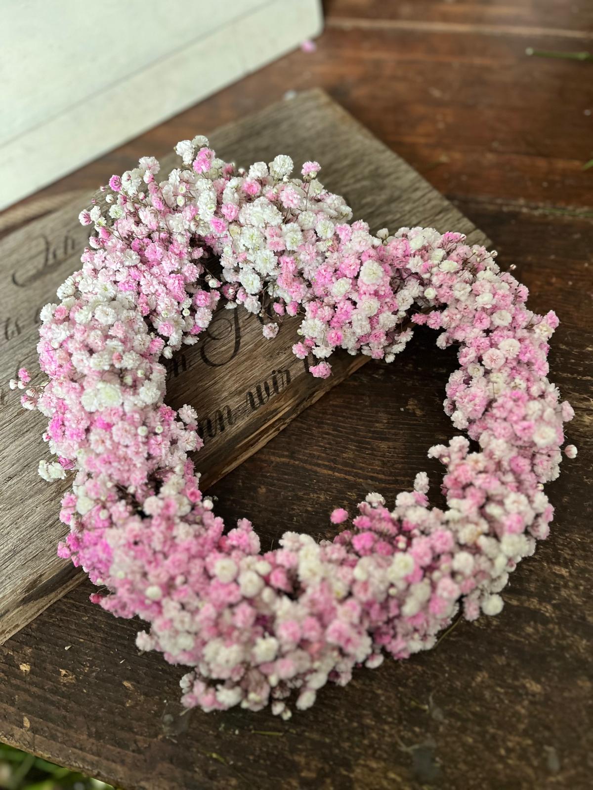 Herz aus Schleierkraut – Handgefertigte Trockenblumen-Deko zum Aufhängen 25cm