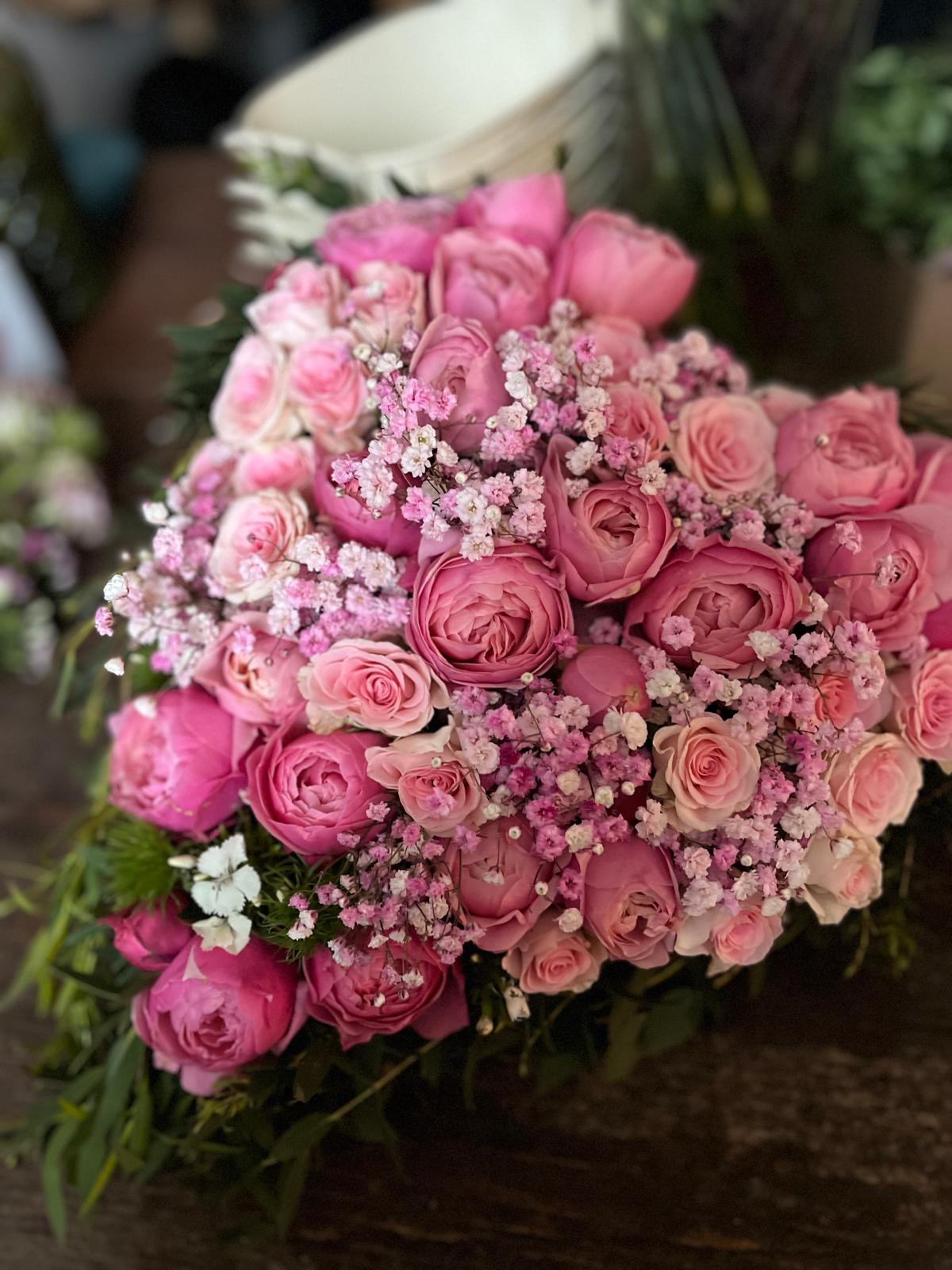 Blumenherz aus frischen Blumen – Geschenk zum Alle Anlässe – Herz gesteckt in Steckschwamm – Trockenbar Handmade Deko