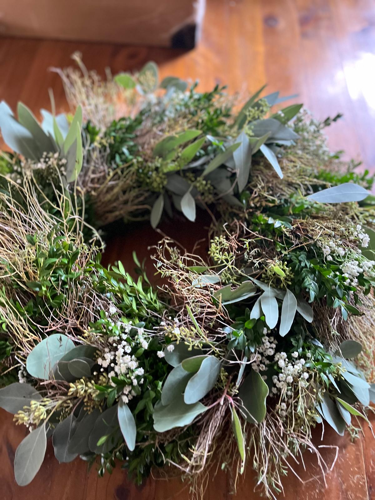 Zeitloser Eukalyptus-Kranz mit Buchsbaum & Thymian – Ganzjahresdeko, Türkranz Unikat