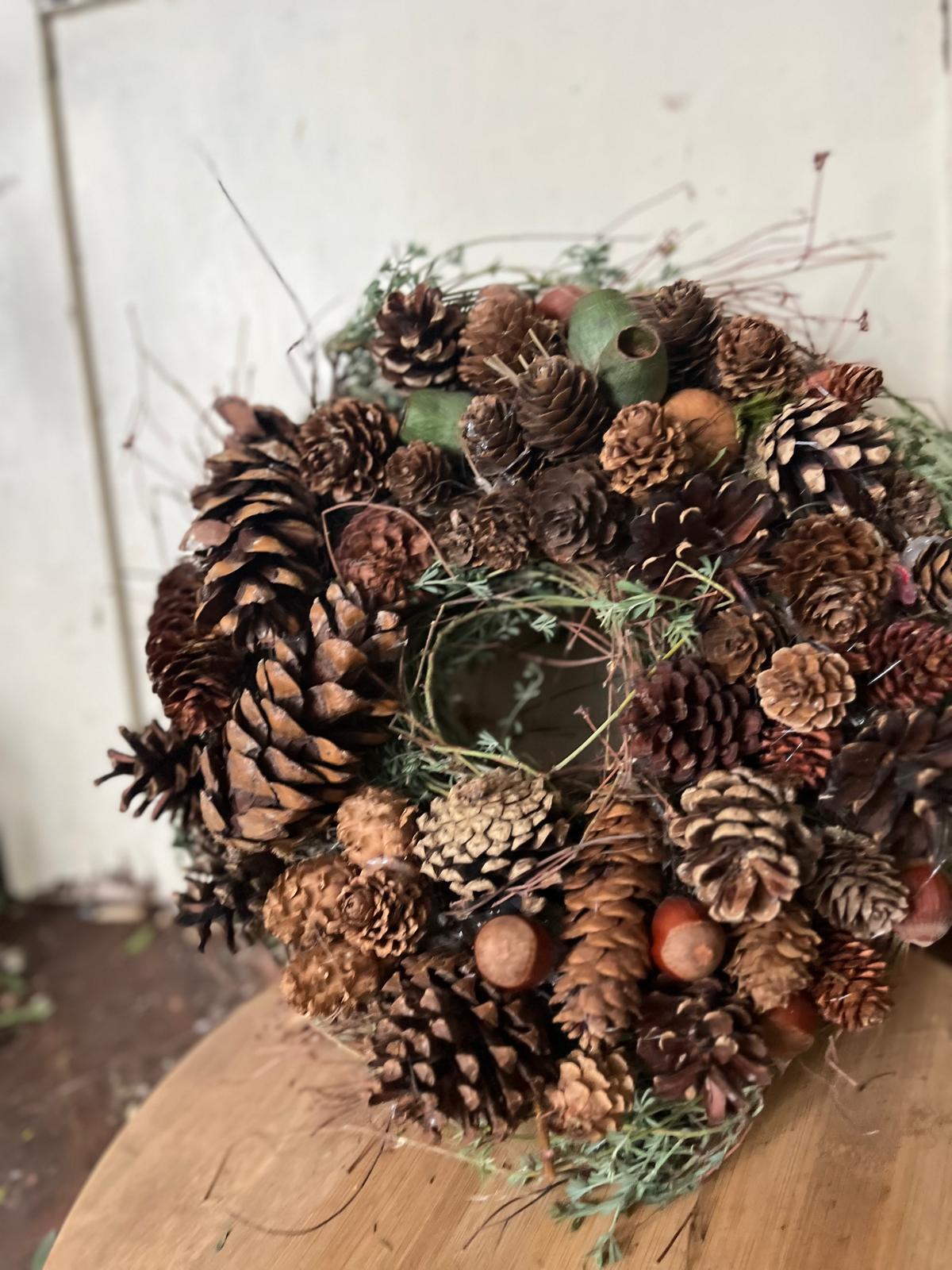 Edler Adventskranz: Zeitloses Unikat für die Weihnachtszeit