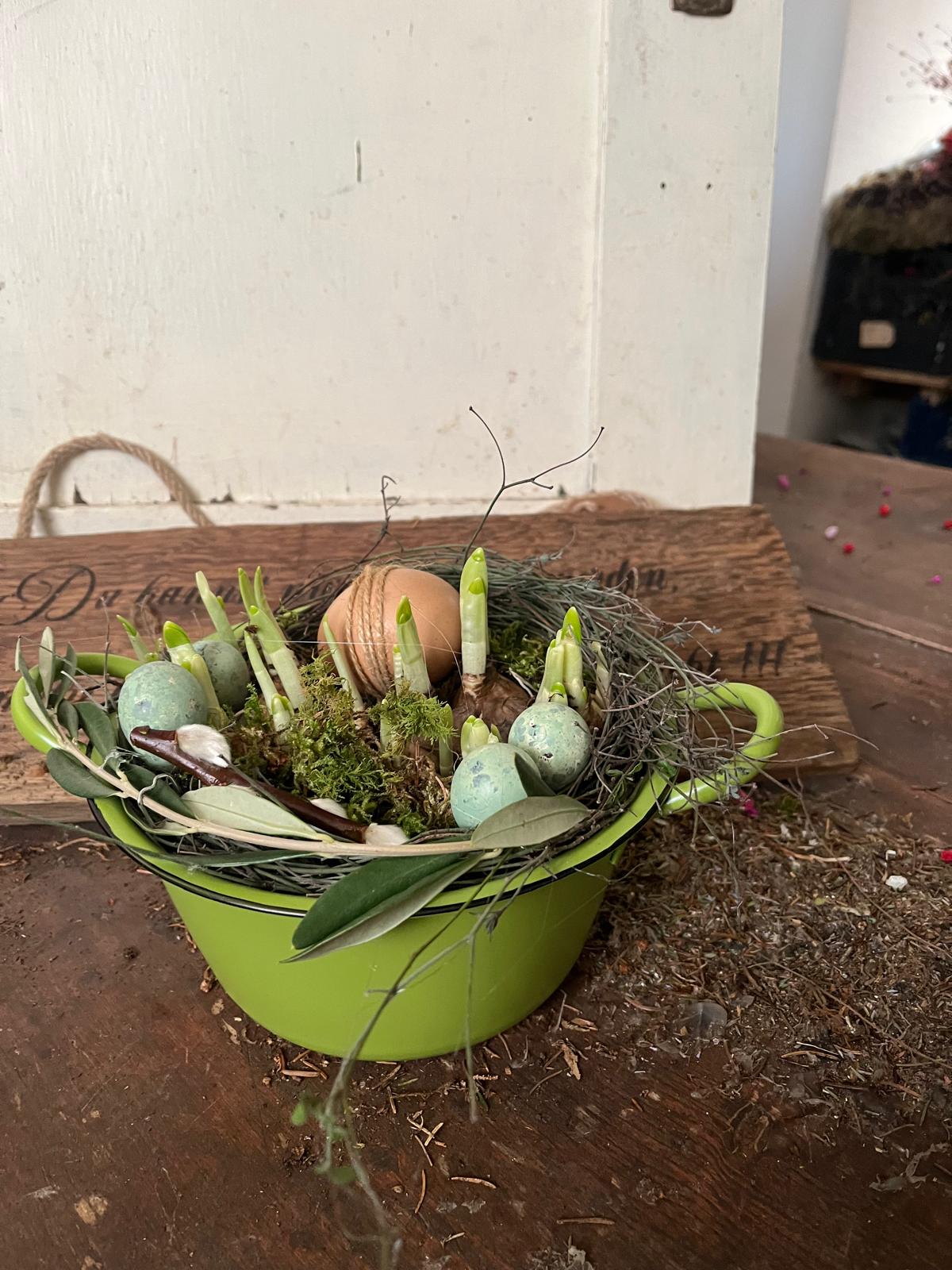 Frühlingsschale mit Narzissen | Osterglocken Arrangement | Handgefertigte Osterdeko | Tischdeko Frühling 18cm | Kleines Ostergeschenk