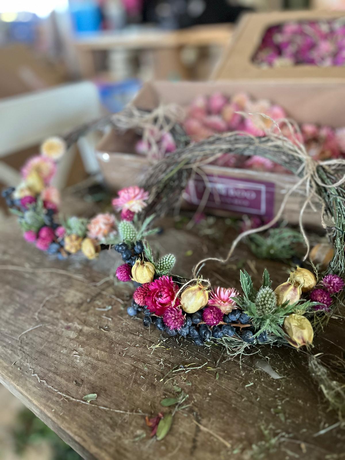 Trockenblumenkranz 21 cm – Handgefertigter Boho Wandkranz – Natürliche Tischdeko – Unikat & Handarbeit – Geschenkidee
