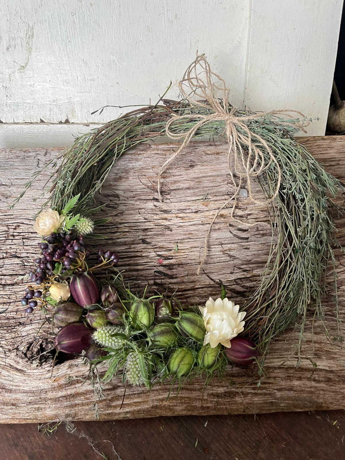 Herbstdeko zum Aufhängen | Rustikaler Herbst-Hänger Unikat (20 cm / 25 cm)