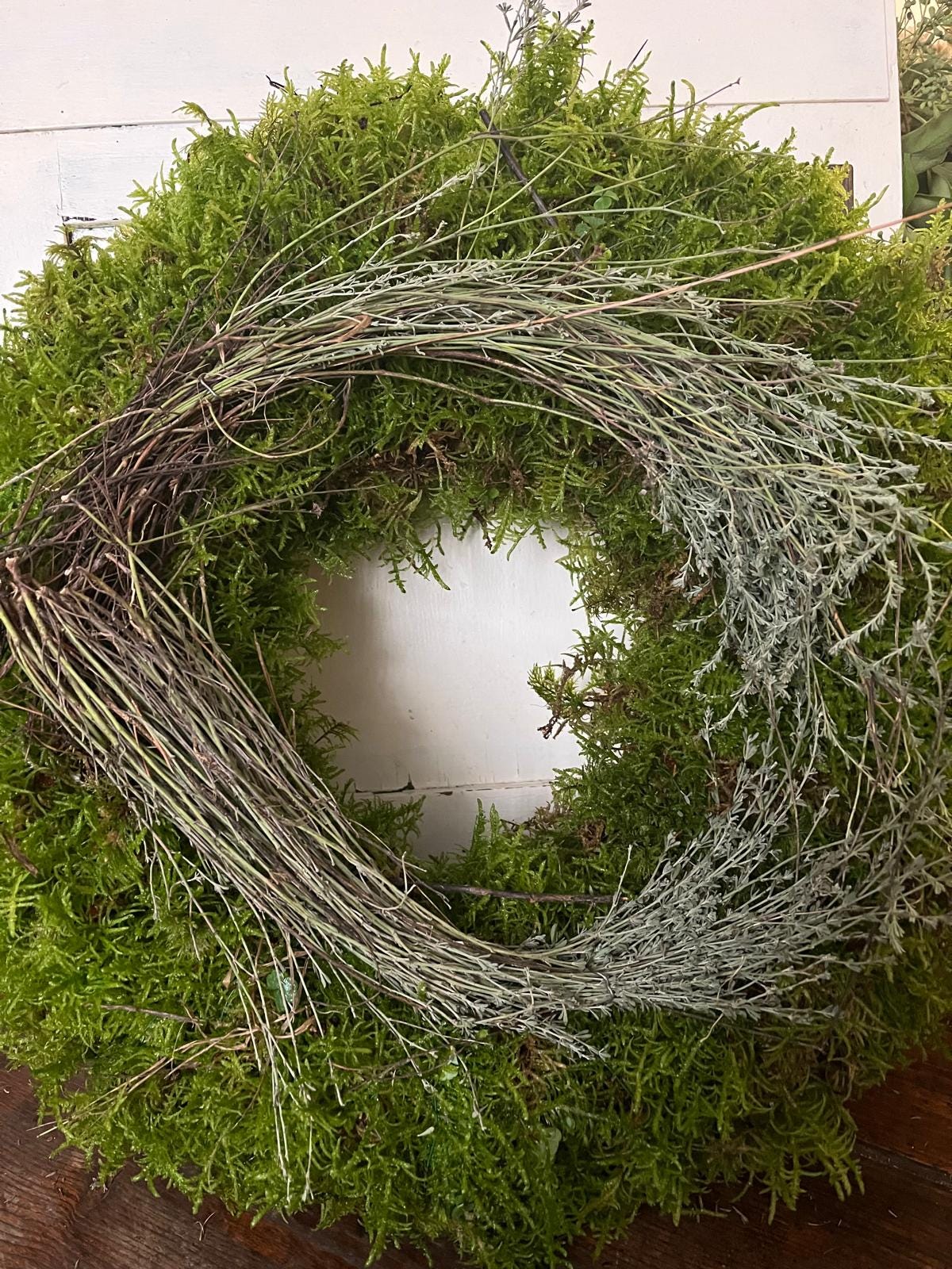 Handgemachter Mooskranz mit Thymian | Natürlicher Kranz für Heim- und Türdekoration | Rustikale Kräuterdeko