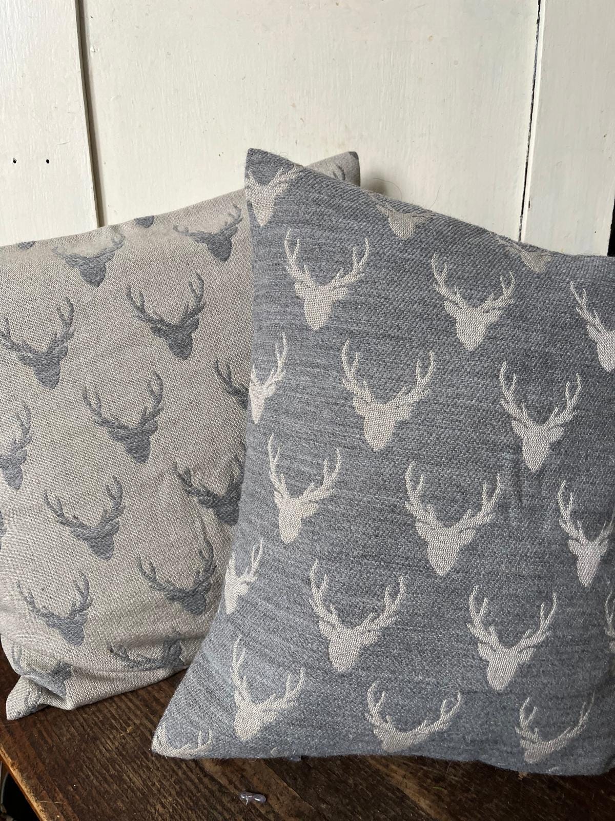 Kissen 40x40 mit Hirschmotiv | Dekokissen für Sofa & Wohnzimmer | Rustikale Heimdekoration