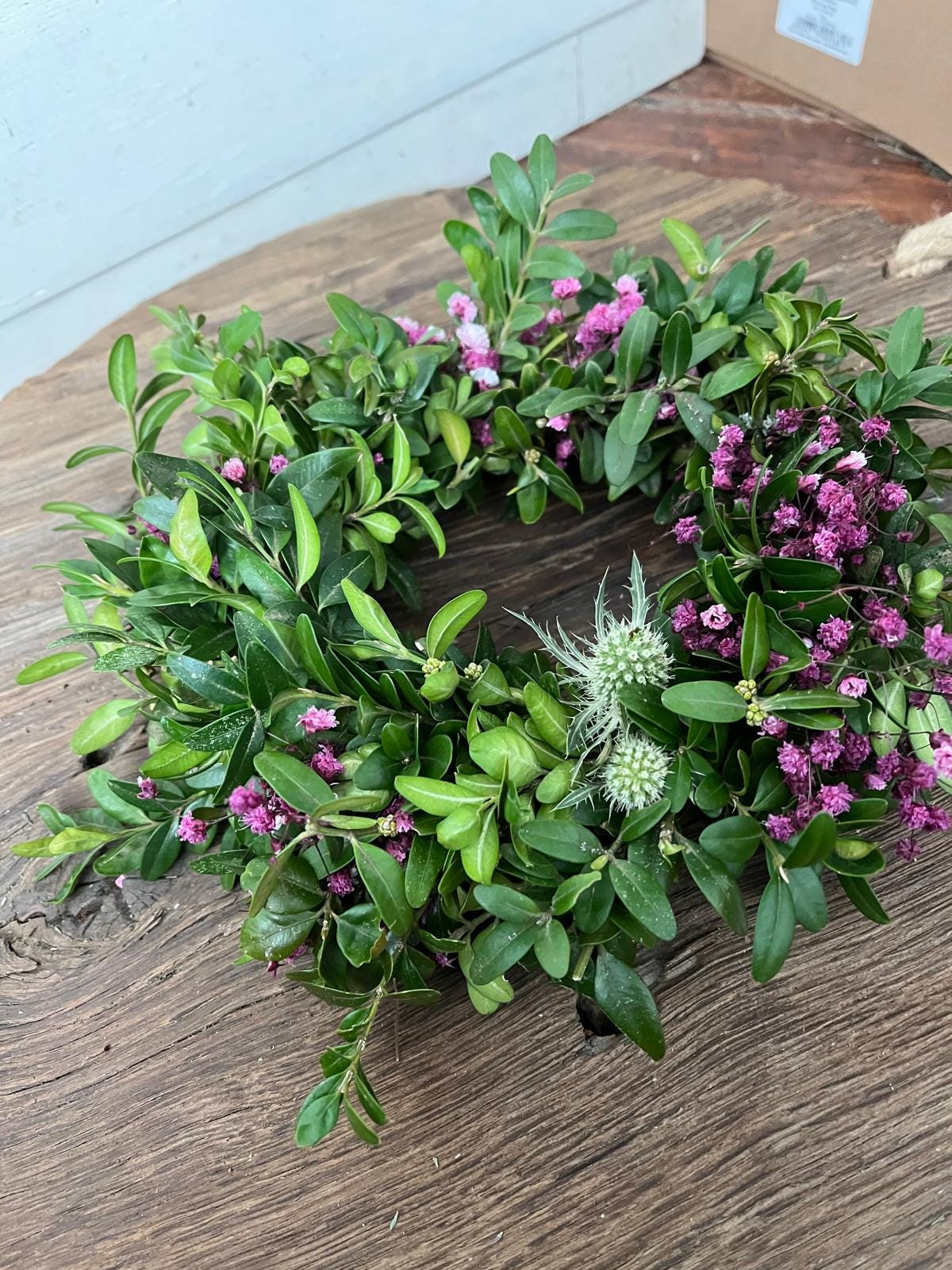 Handgebundener Kranz von Bux, Schleierkraut & Disteln – Zeitlose Naturdeko