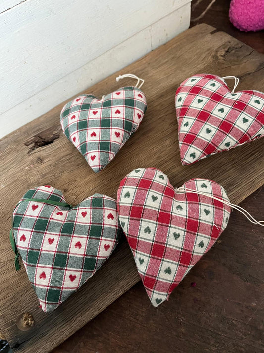 Kleine Stoffherzen zum Aufhängen – 2 Modelle, Handgemacht, ca. 11 x 13 cm