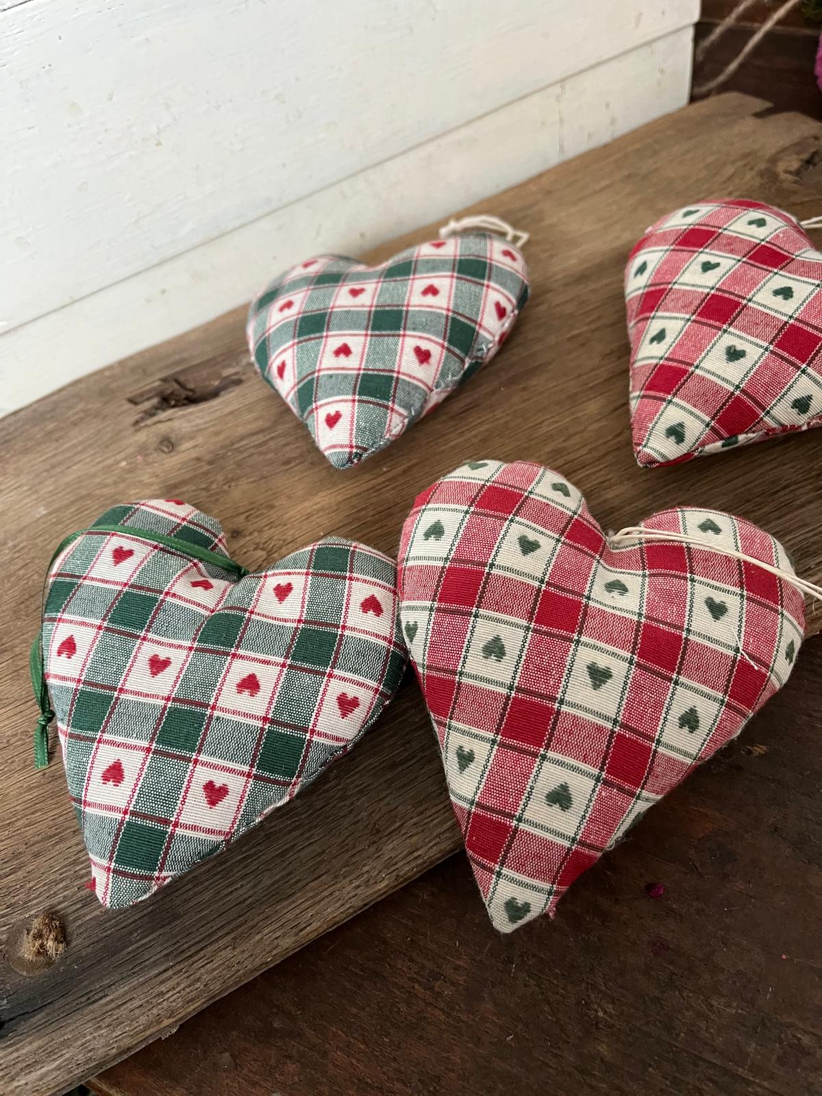 Kleine Stoffherzen zum Aufhängen – 2 Modelle, Handgemacht, ca. 11 x 13 cm