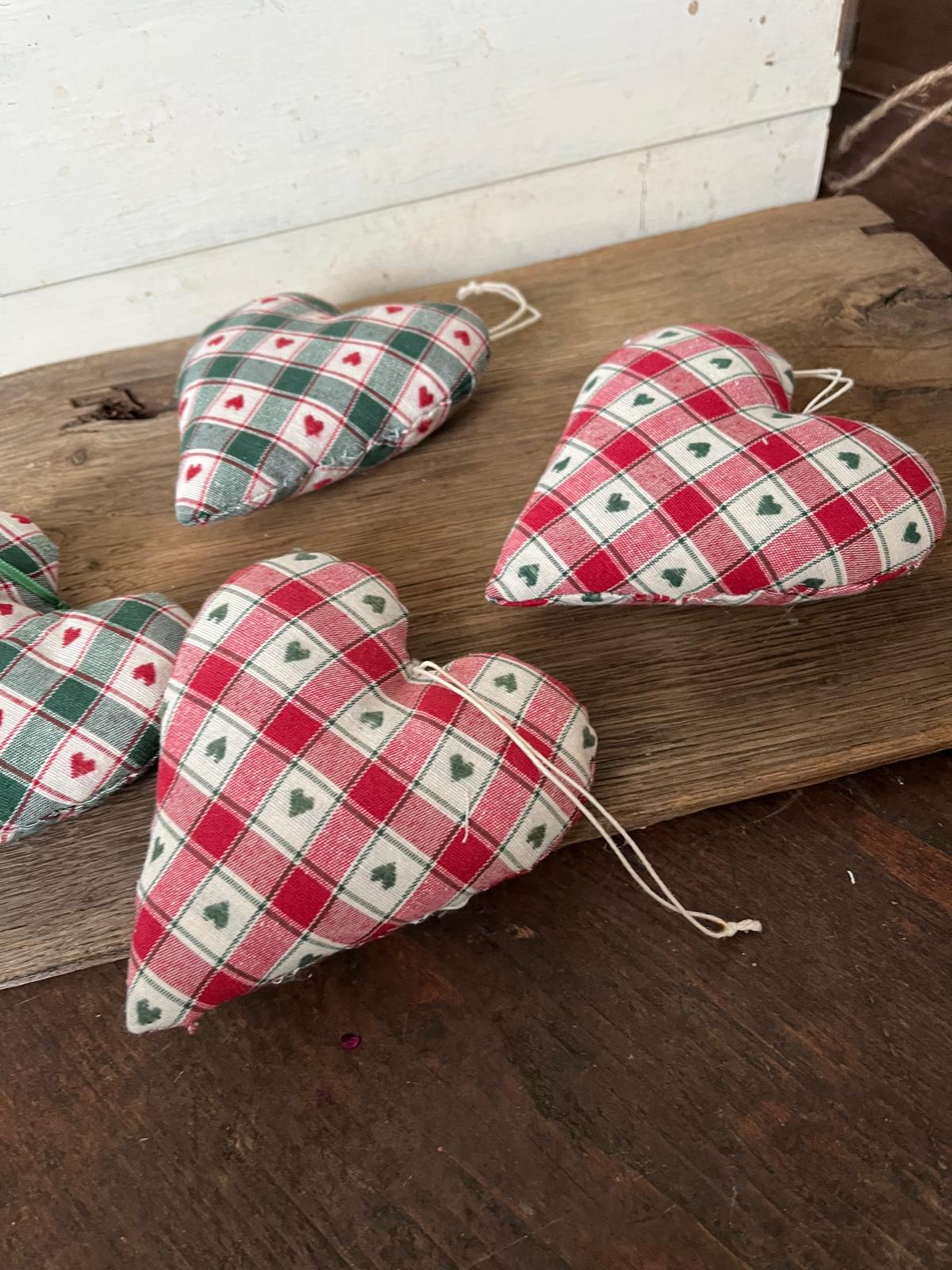 Kleine Stoffherzen zum Aufhängen – 2 Modelle, Handgemacht, ca. 11 x 13 cm