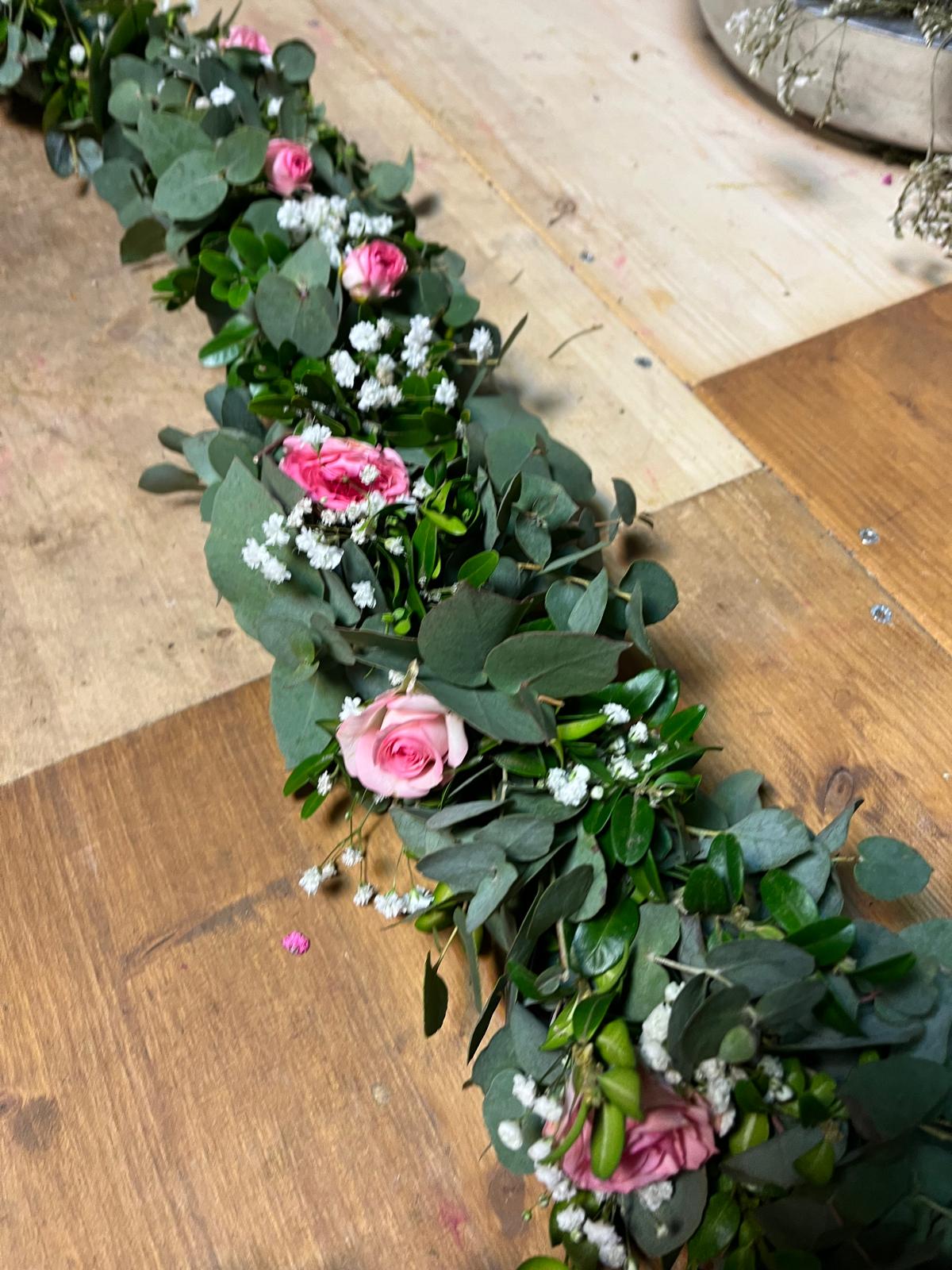 Florale Girlande für Hochzeit – Frische Blumen, individuelle Gestaltung, handgemacht