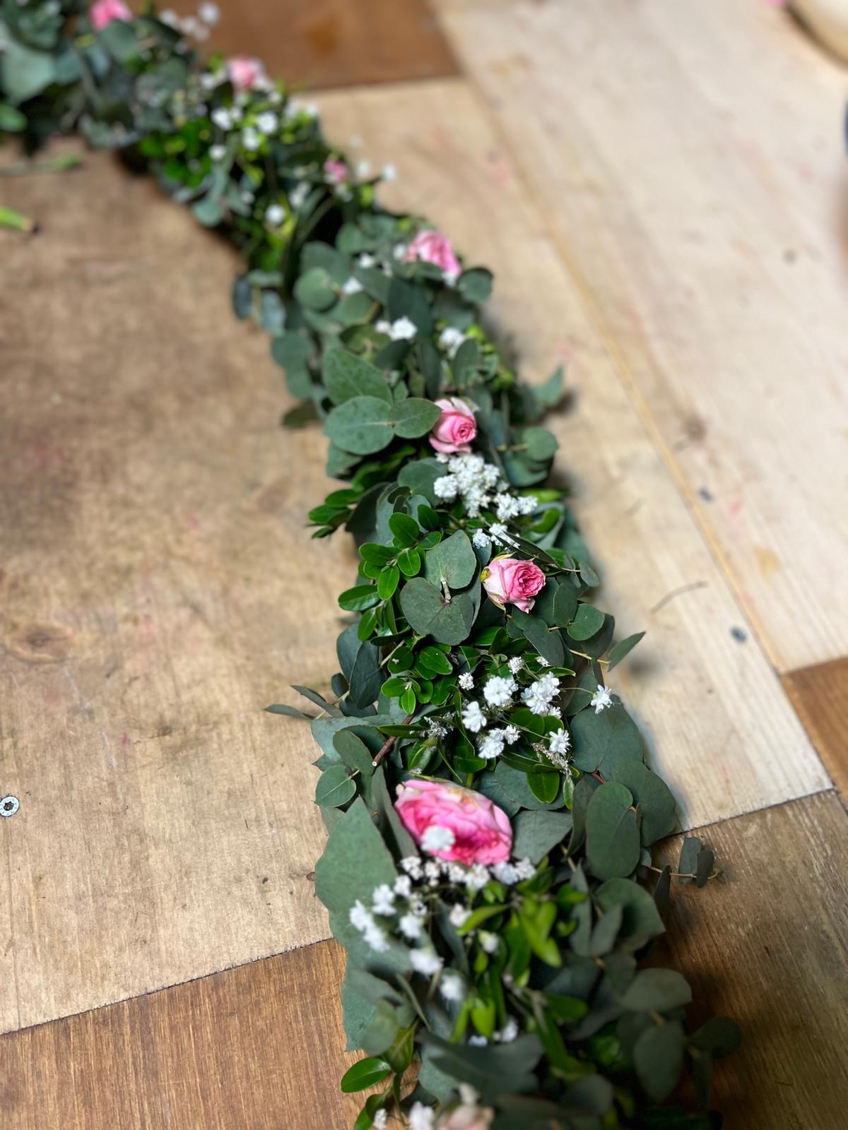 Florale Girlande für Hochzeit – Frische Blumen, individuelle Gestaltung, handgemacht