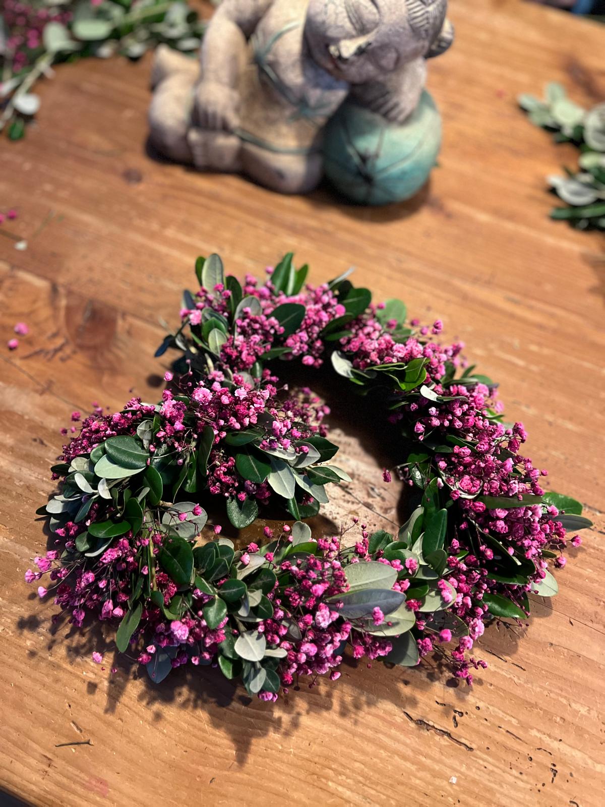 Herz aus Schleierkraut & Naturgrün – Handgemachte Deko zum Aufhängen