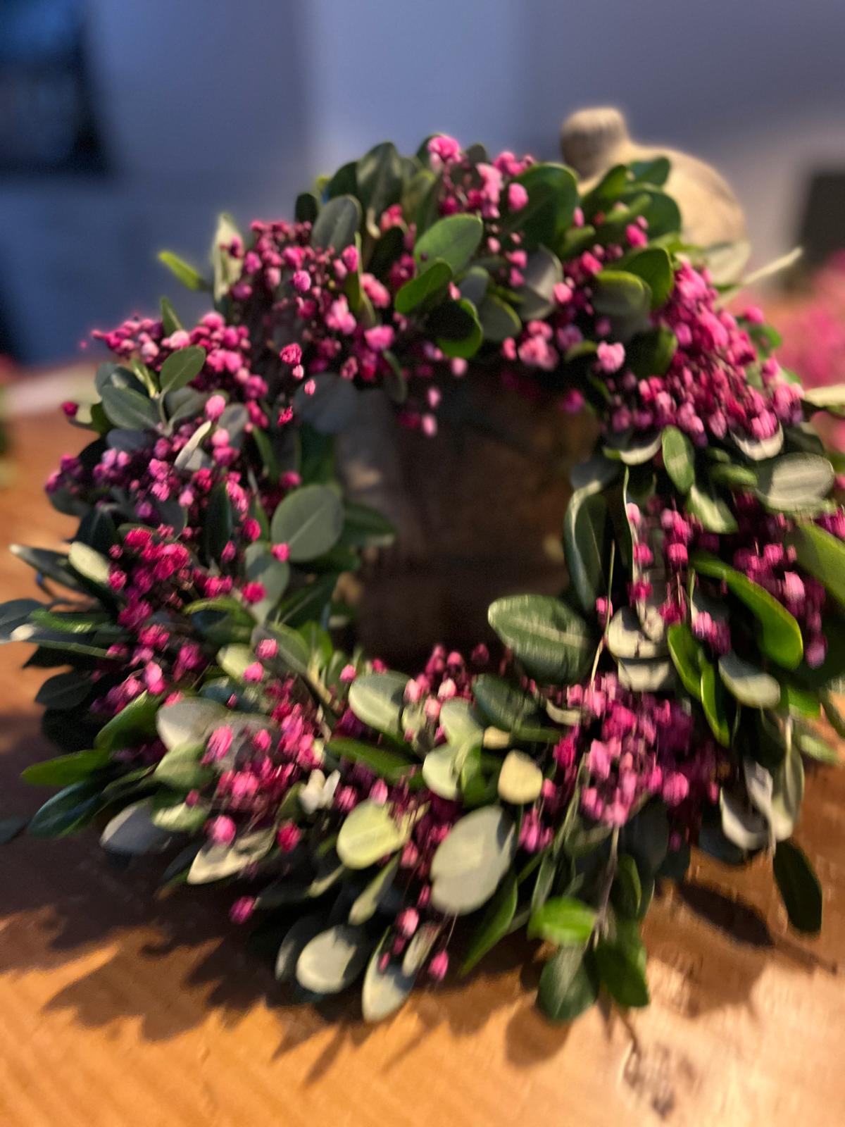 Schleierkraut Kranz mit Naturgrün – Handgemachte Deko zum Aufhängen