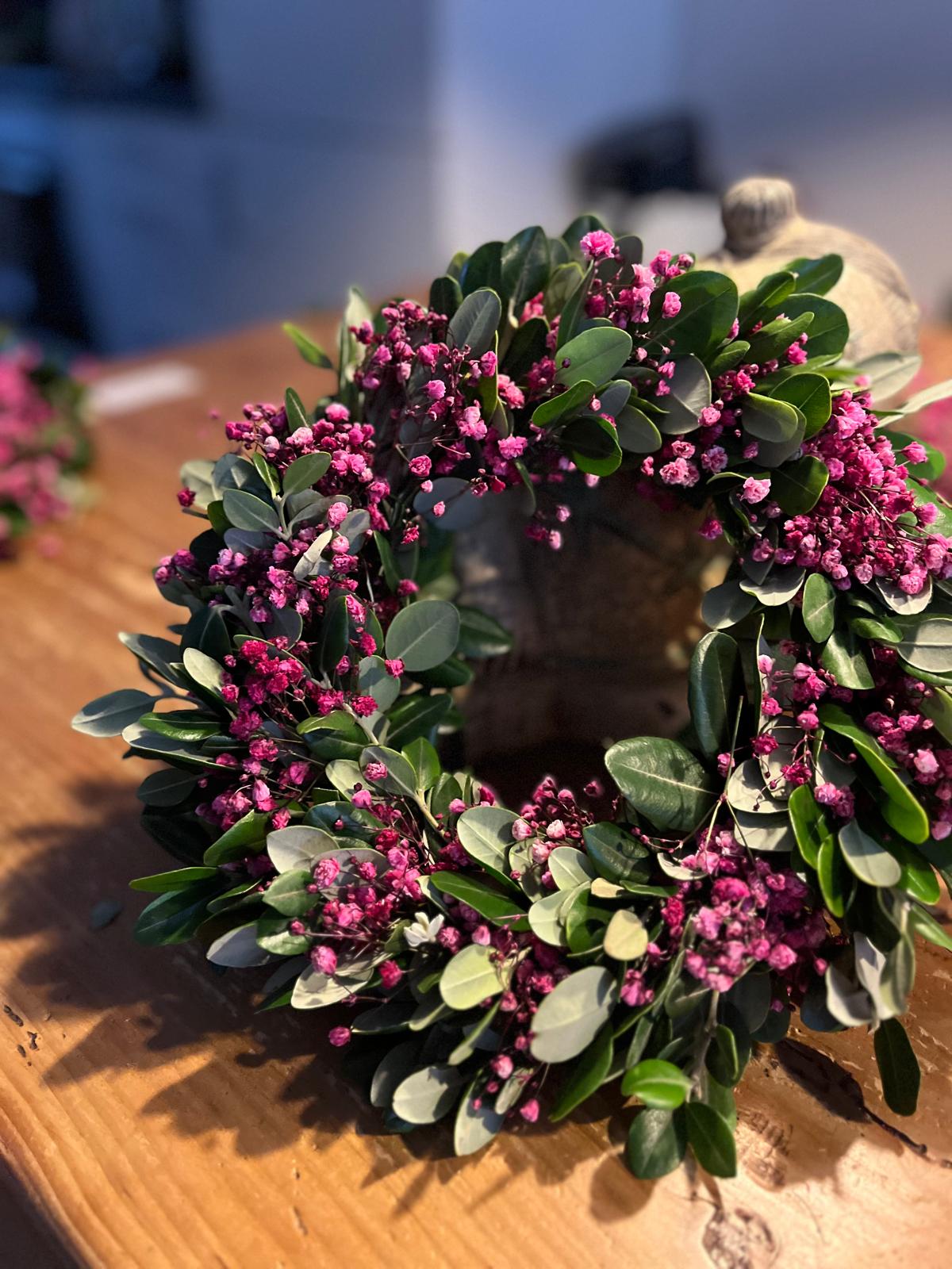 Schleierkraut Kranz mit Naturgrün – Handgemachte Deko zum Aufhängen