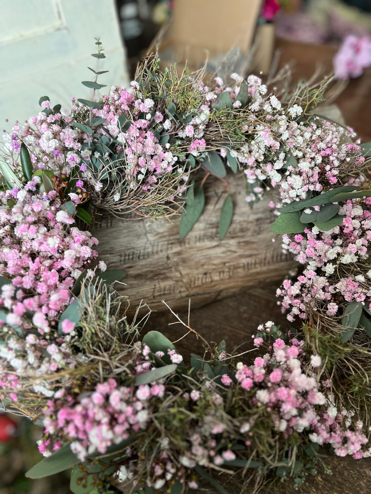 Sommerkranz aus Schleierkraut, Eukalyptus & Thymian – Handgefertigt