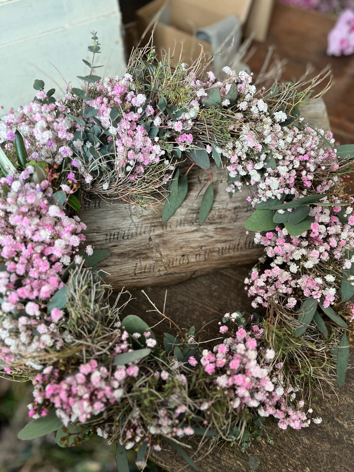 Sommerkranz aus Schleierkraut, Eukalyptus & Thymian – Handgefertigt