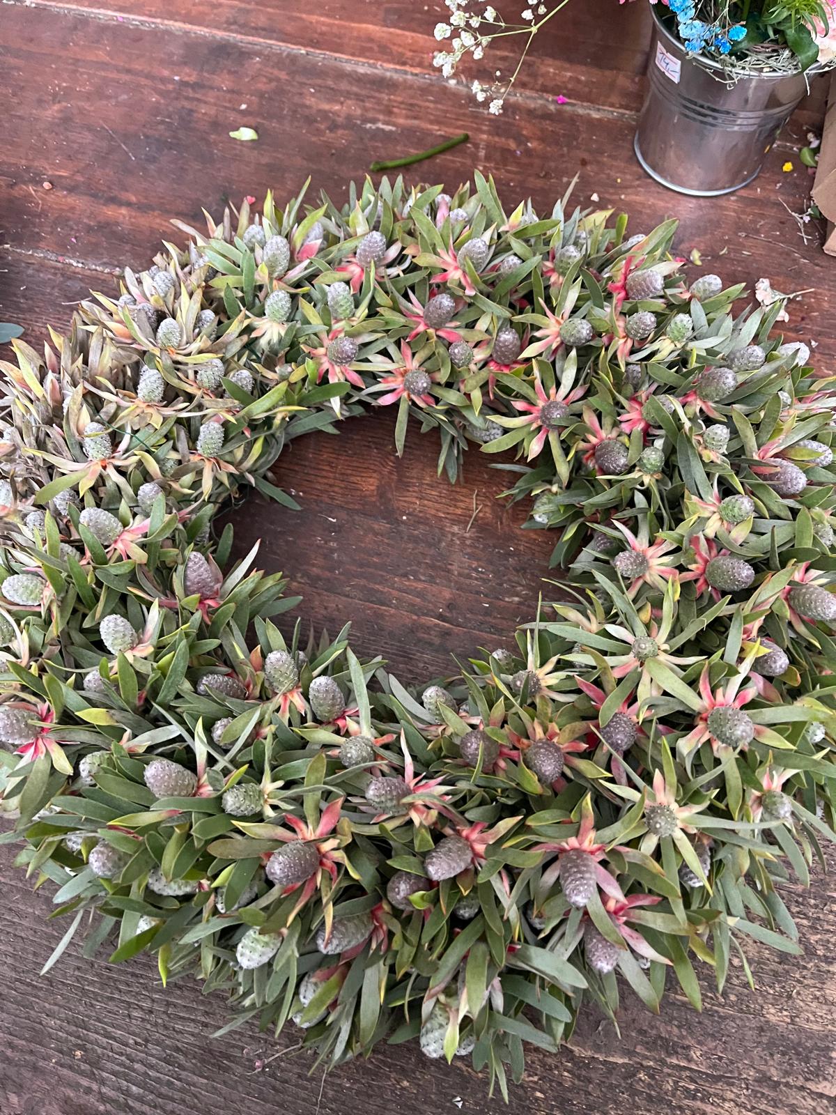 Naturkranz aus Disteln – Handgebunden & ideal als Deko