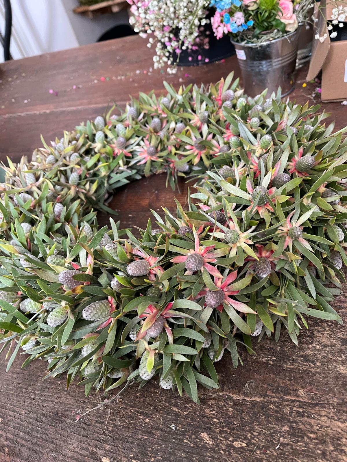 Naturkranz aus Disteln – Handgebunden & ideal als Deko