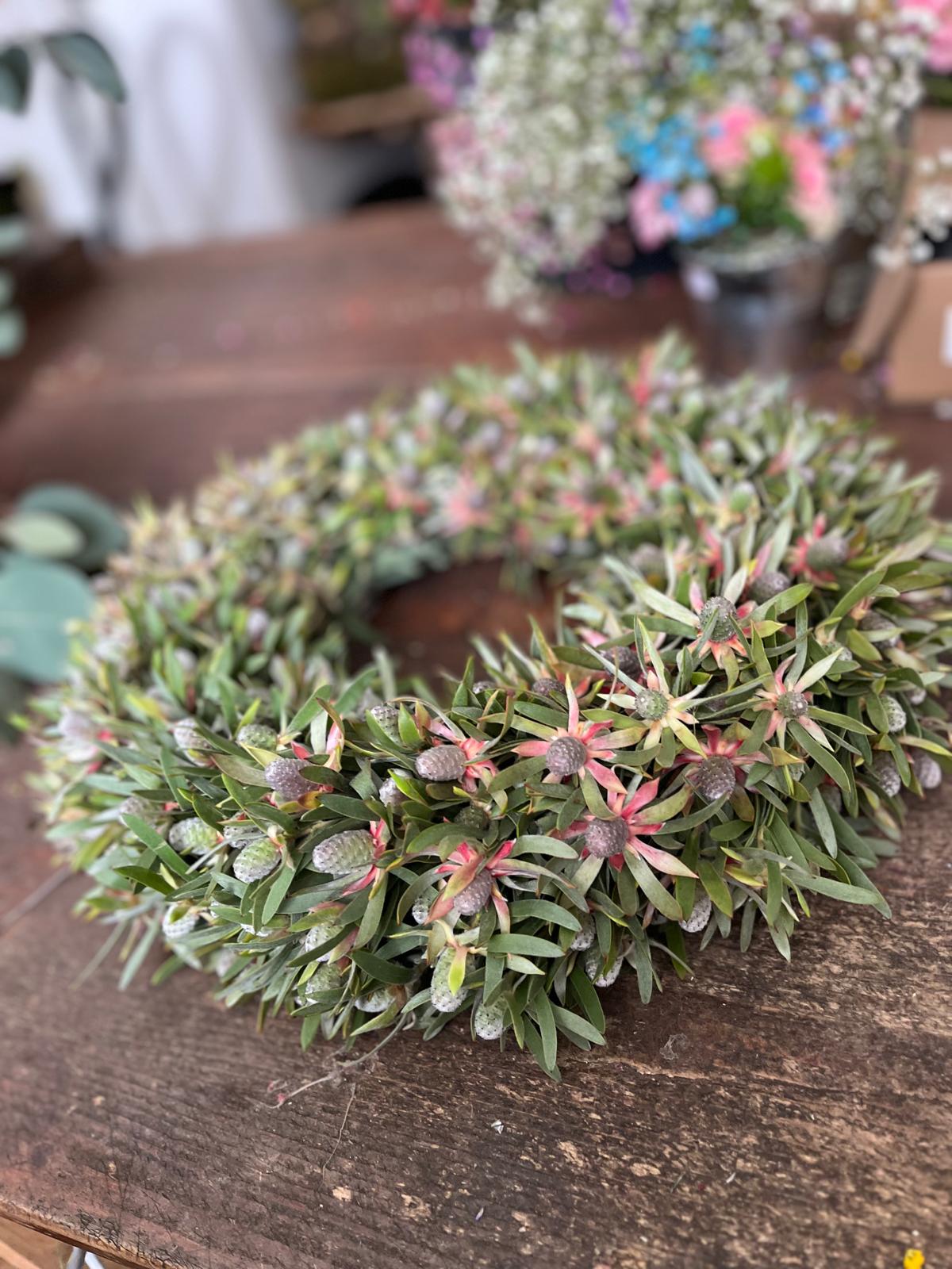 Naturkranz aus Disteln – Handgebunden & ideal als Deko