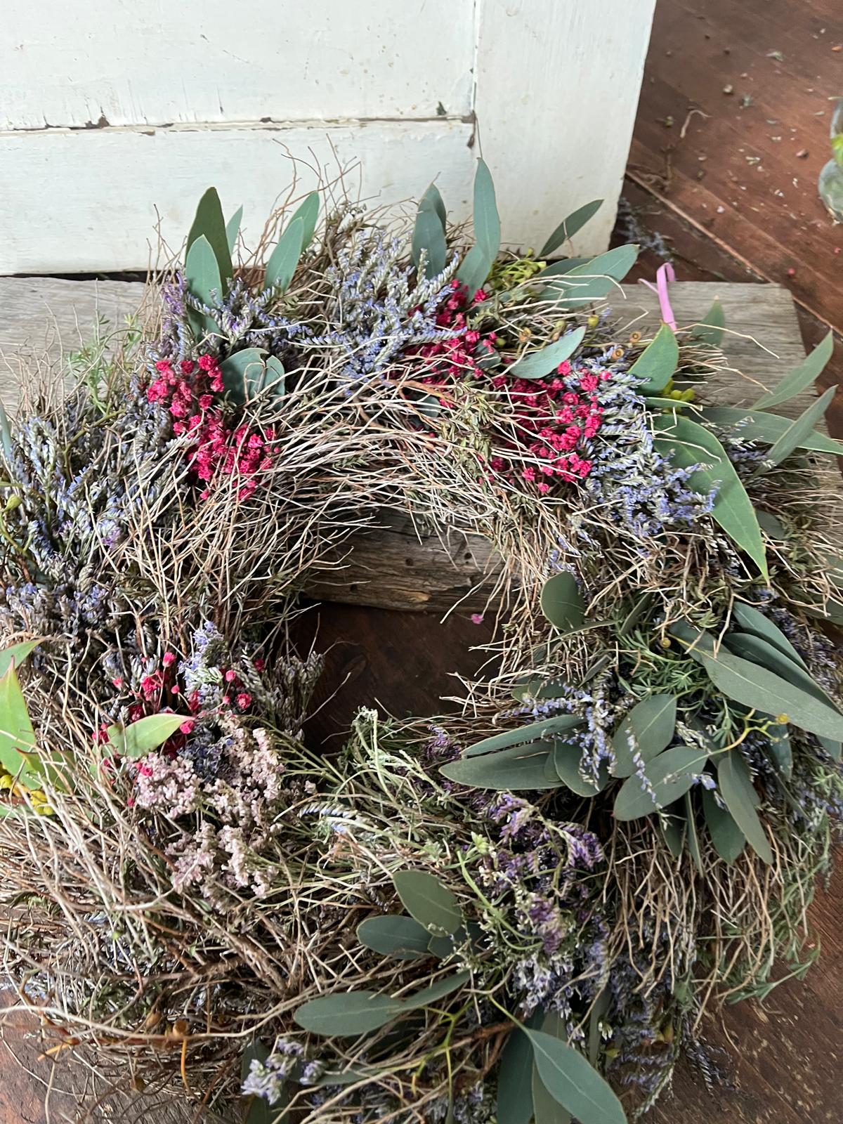 Kranz aus Thymian, Strandflieder & Eukalyptus – Naturdeko für Tür oder Tisch