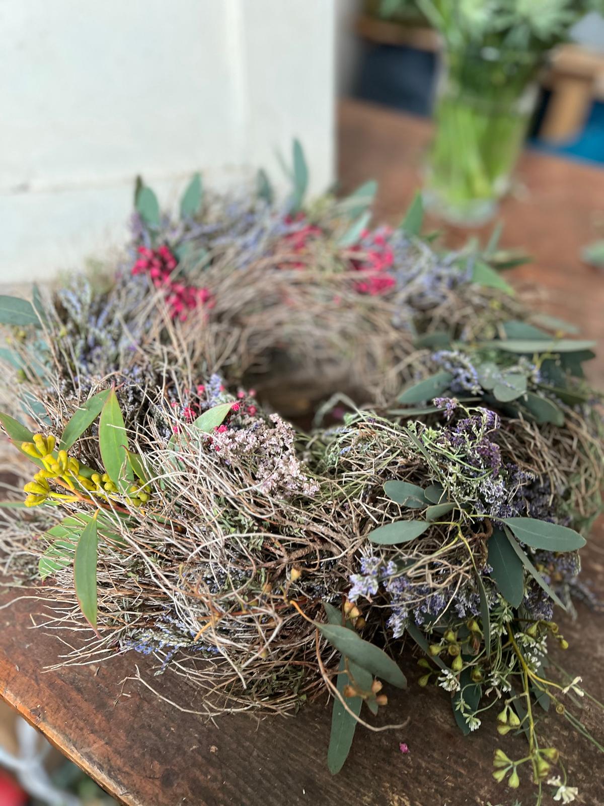 Kranz aus Thymian, Strandflieder & Eukalyptus – Naturdeko für Tür oder Tisch