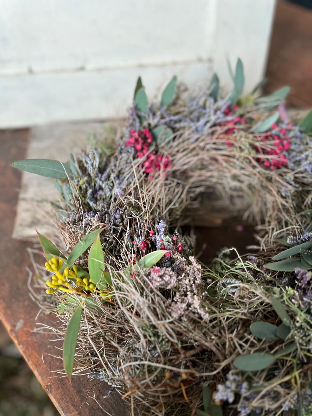 Kranz aus Thymian, Strandflieder & Eukalyptus – Naturdeko für Tür oder Tisch