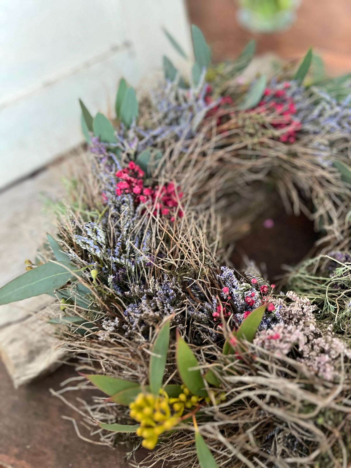 Kranz aus Thymian, Strandflieder & Eukalyptus – Naturdeko für Tür oder Tisch