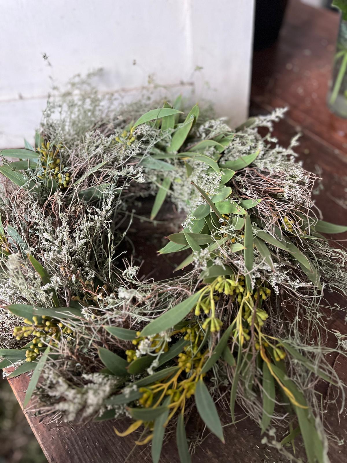 Kranz aus Thymian, Strandflieder & Eukalyptus – Handgemachte Gartendeko oder Türkranz