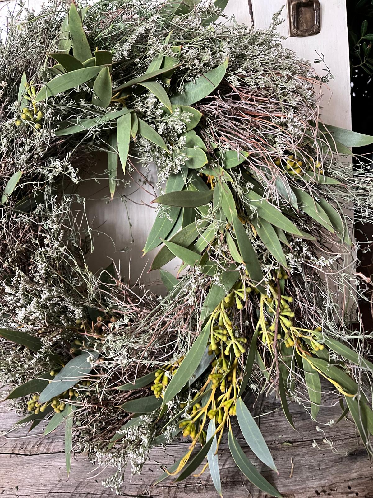 Kranz aus Thymian, Strandflieder & Eukalyptus – Handgemachte Gartendeko oder Türkranz